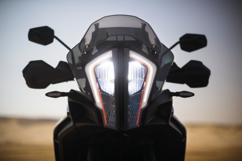 153136_ktm_1290_super_adventure_r_my_2017_action